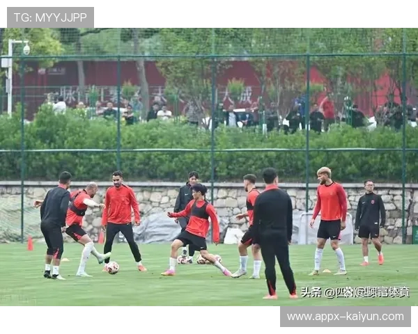 中超第18轮现场观众突破22万，凤凰山球场掀观赛热潮